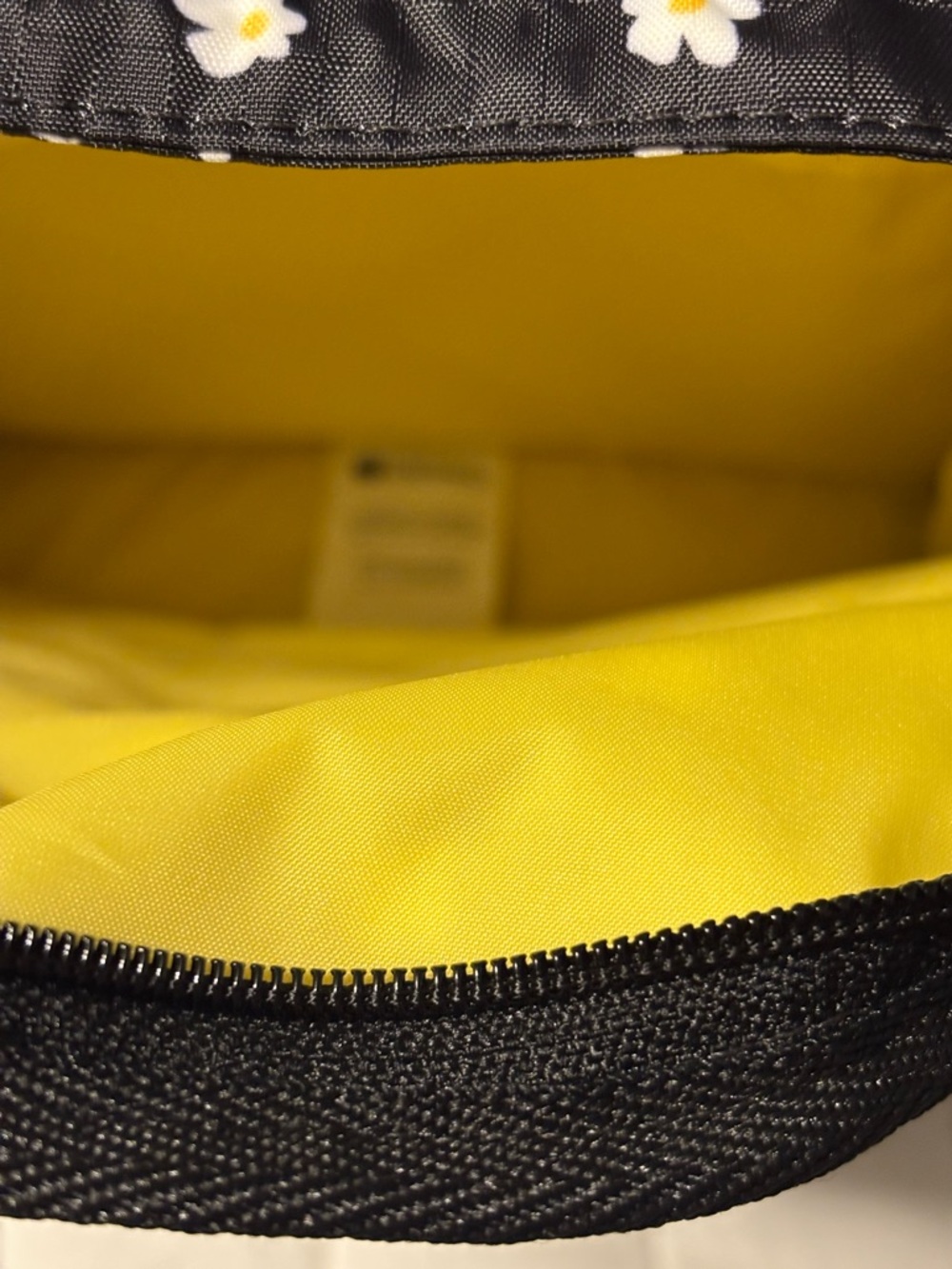 Lesportsac DANIELLA DITSY DAISY Crossbody NWT - Picture 9 of 12